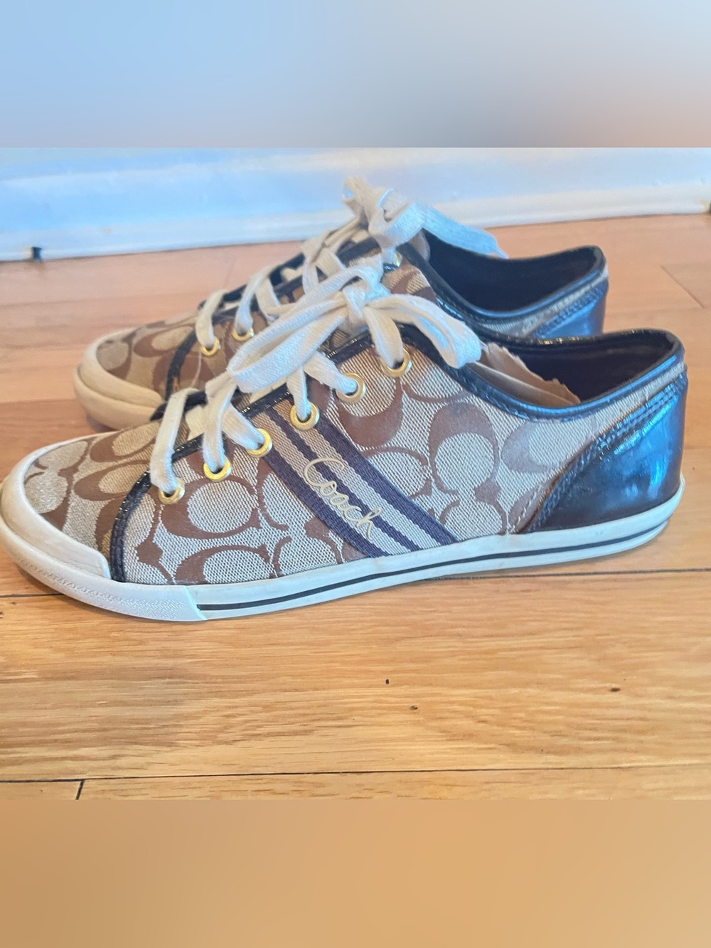 Women’s Coach Brown/Tan Signature Low-Top Sneakers 8.5